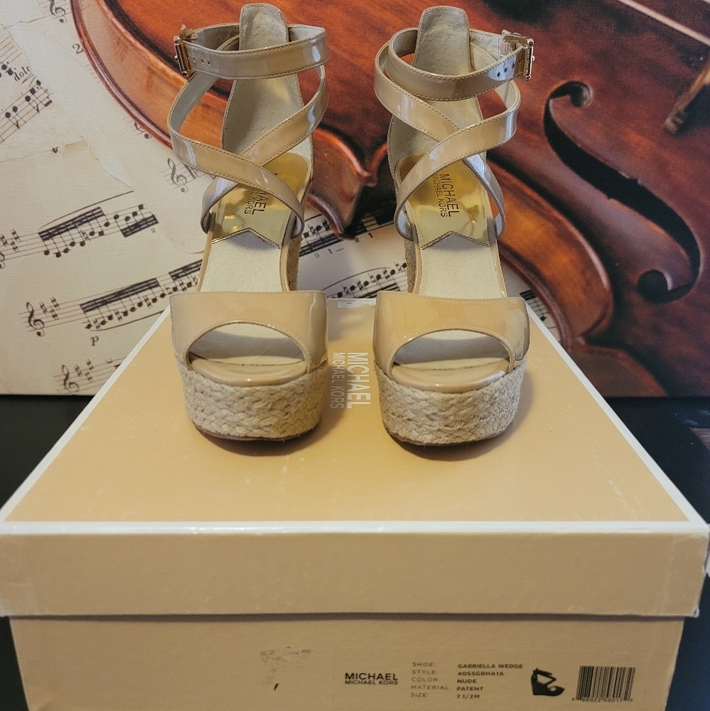EUC Michael Kors Patent Leather Gabriella Wedge in Nude size 7.5
